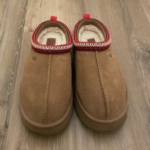 Tazz Uggs slippers in chestnut, excellent condition, size Big Kid 6.